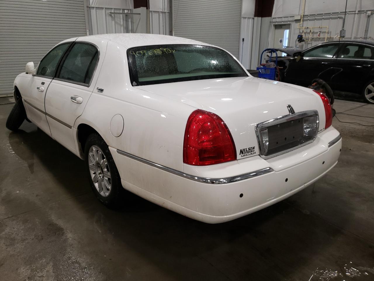 Photo 3 from auction – 2011 LINCOLN TOWN CAR S with VIN 2LNBL8CV8BX751076