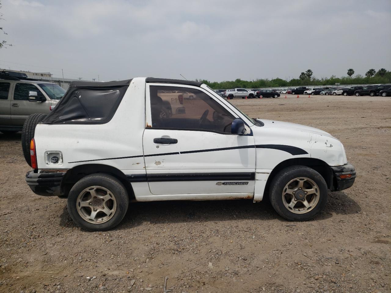 Photo 9 from auction – 2000 CHEVROLET TRACKER with VIN 2CNBE18CXY6911269