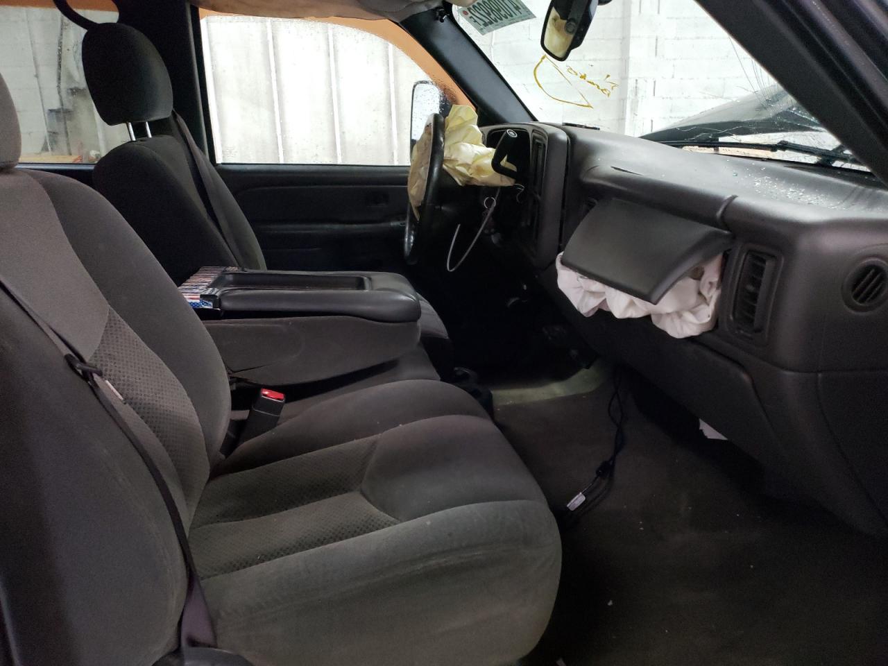 Photo 5 from auction – 2004 CHEVROLET silverado with VIN 1GCHK23U24F106234