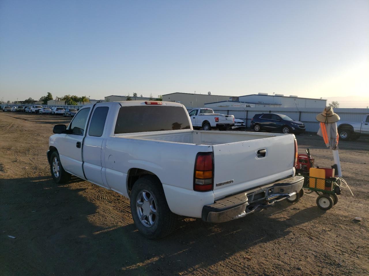 Photo 3 from auction – 2005 GMC NEW SIERRA with VIN 1GTEC19X55Z314569