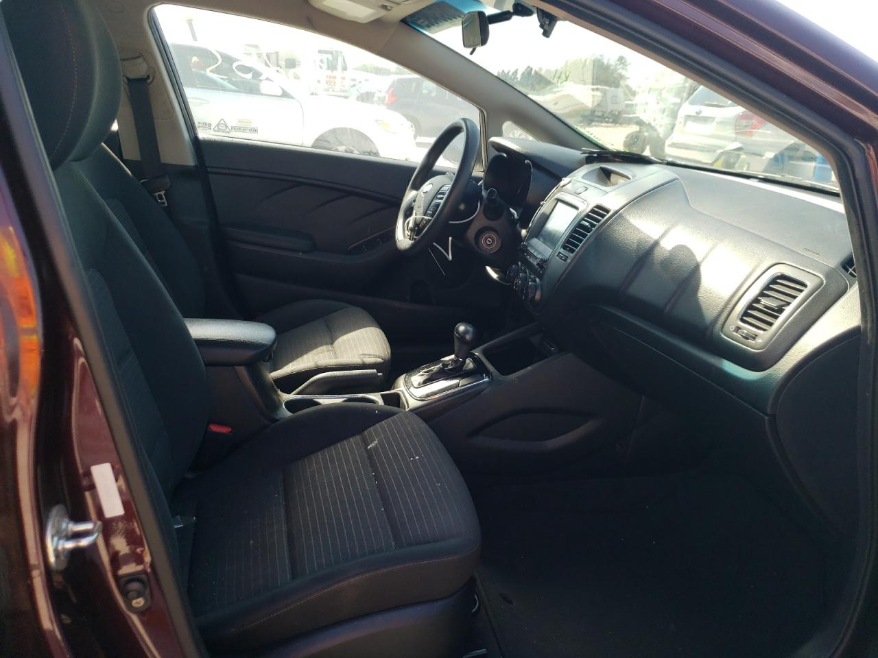 Photo 5 from auction – 2018 KIA FORTE LX with VIN 3KPFL4A74JE269146