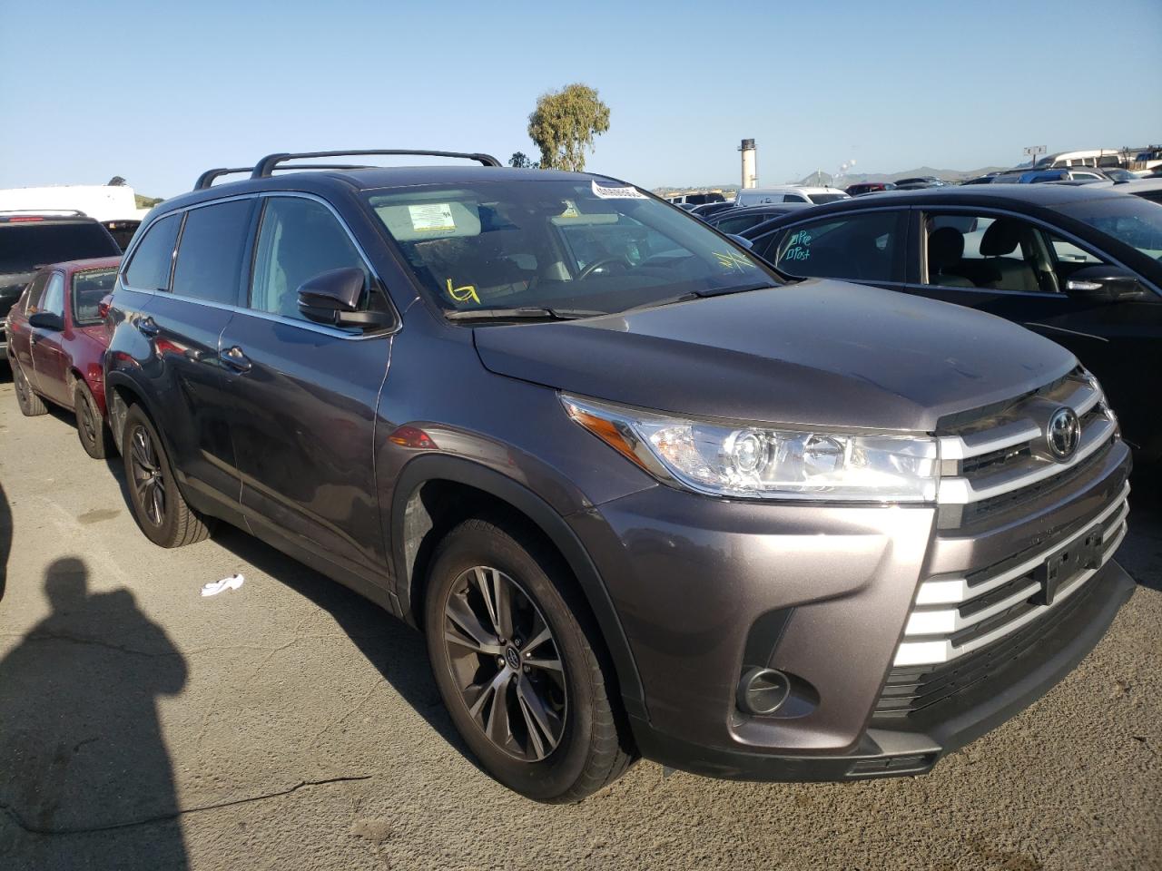 TOYOTA HIGHLANDER 2019 with VIN 5TDZARFH4KS055458 - Photo from auction