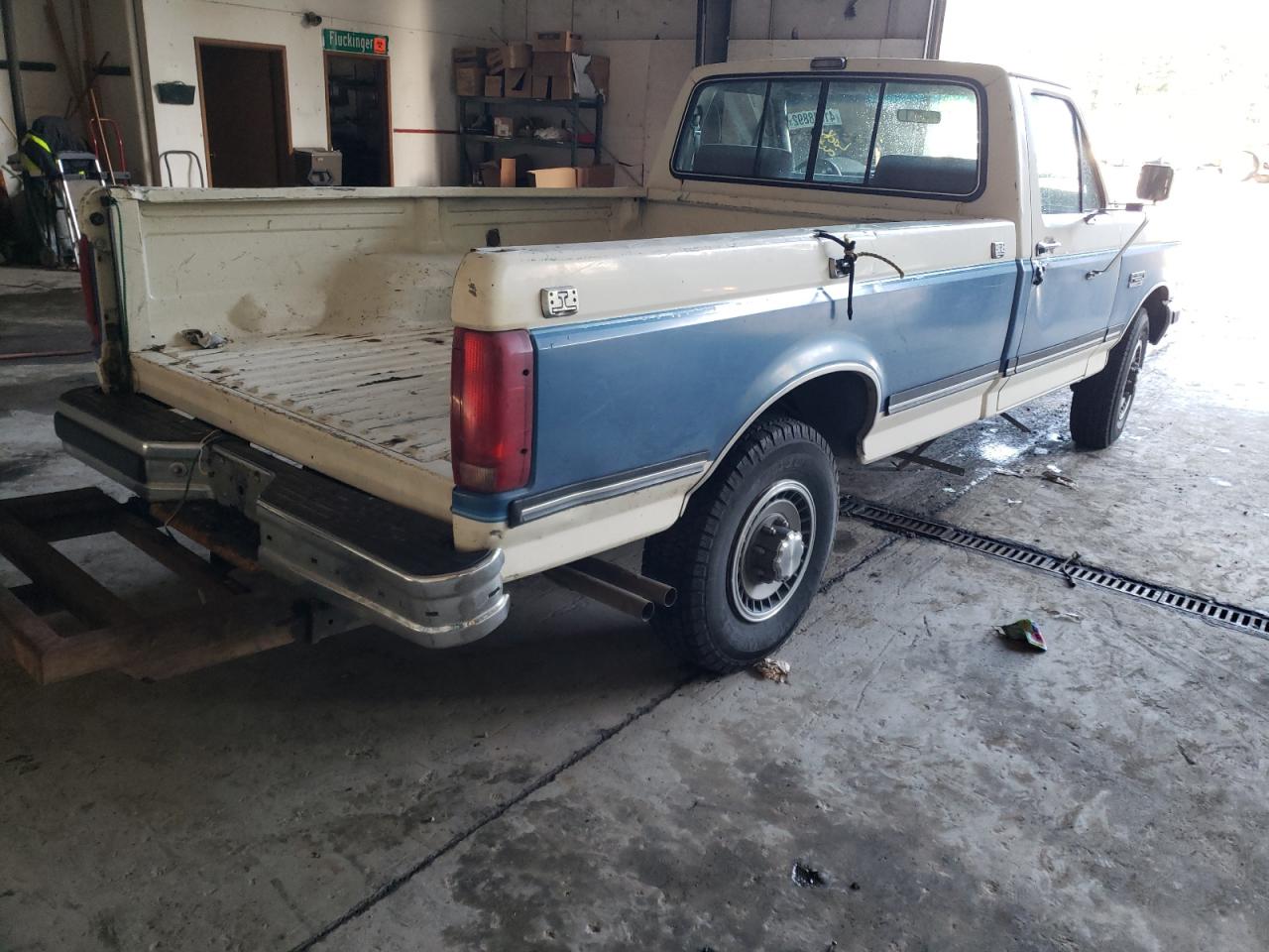 Photo 4 from auction – 1991 FORD F250 with VIN 2FTHF25G6MCA83998