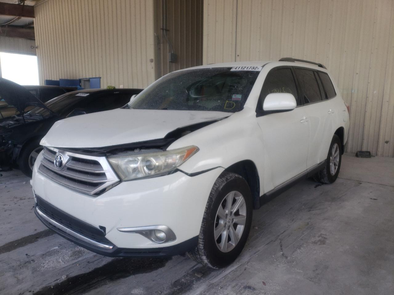 Photo 2 from auction – 2013 TOYOTA HIGHLANDER with VIN 5TDZK3EH5DS095465