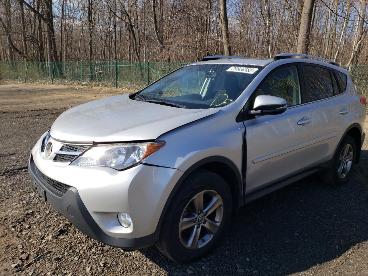 Photo 2 from auction – 2015 TOYOTA RAV4 XLE with VIN JTMRFREV3FJ014637