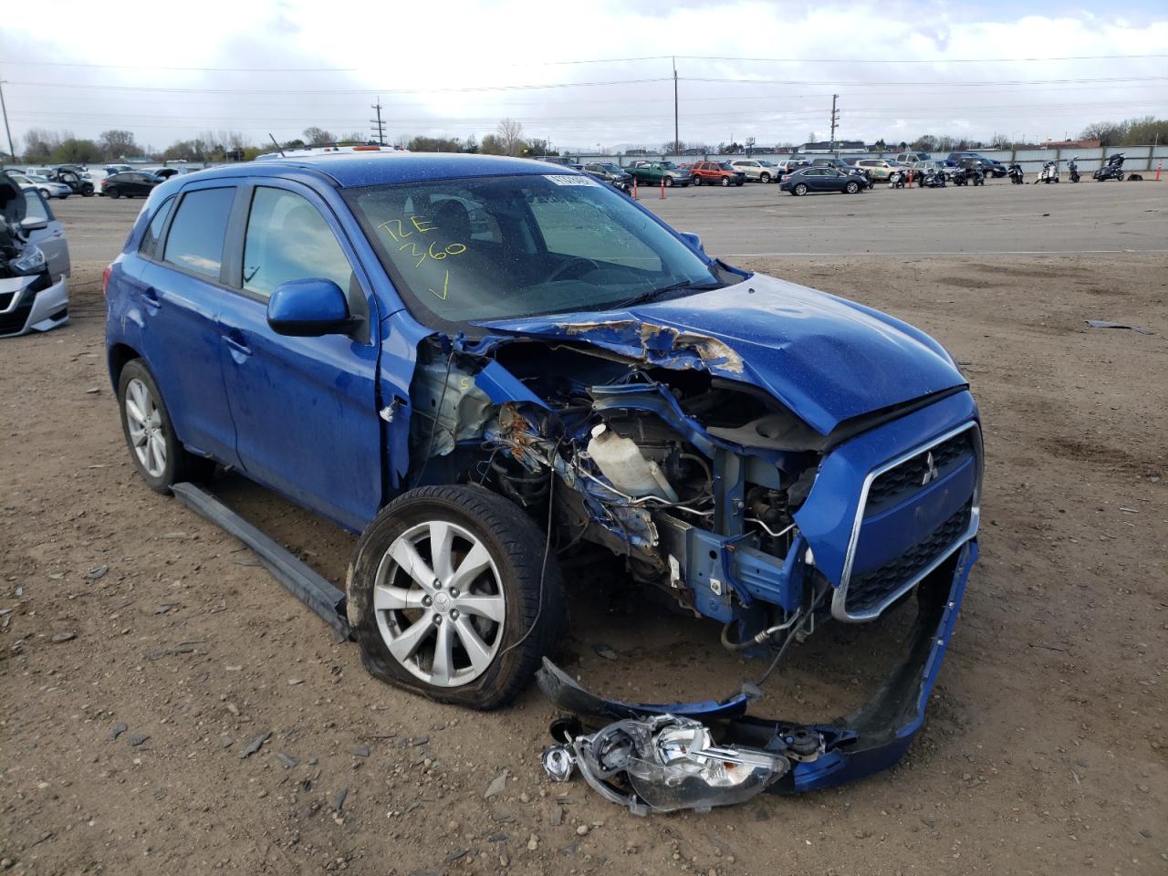 MITSUBISHI OUTLANDER 2015 مع رقم تعريف المركبة 4A4AP3AU5FE048942 - صورة من المزاد