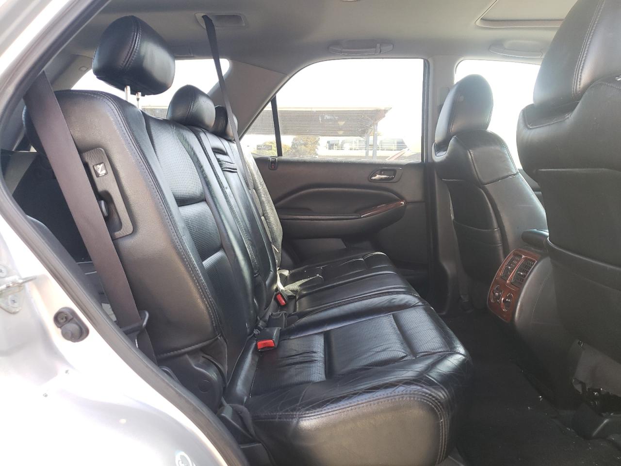 Photo 6 from auction – 2005 ACURA MDX TOURIN with VIN 2HNYD18875H521950