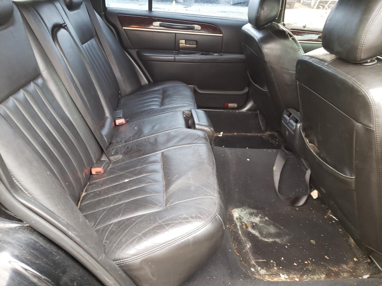 Photo 6 from auction – 2007 LINCOLN TOWN CAR E with VIN 1LNHM84W57Y619480