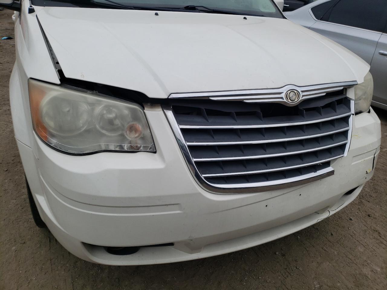 Photo 9 from auction – 2010 CHRYSLER TOWN & COU with VIN 2A4RR8D10AR456550