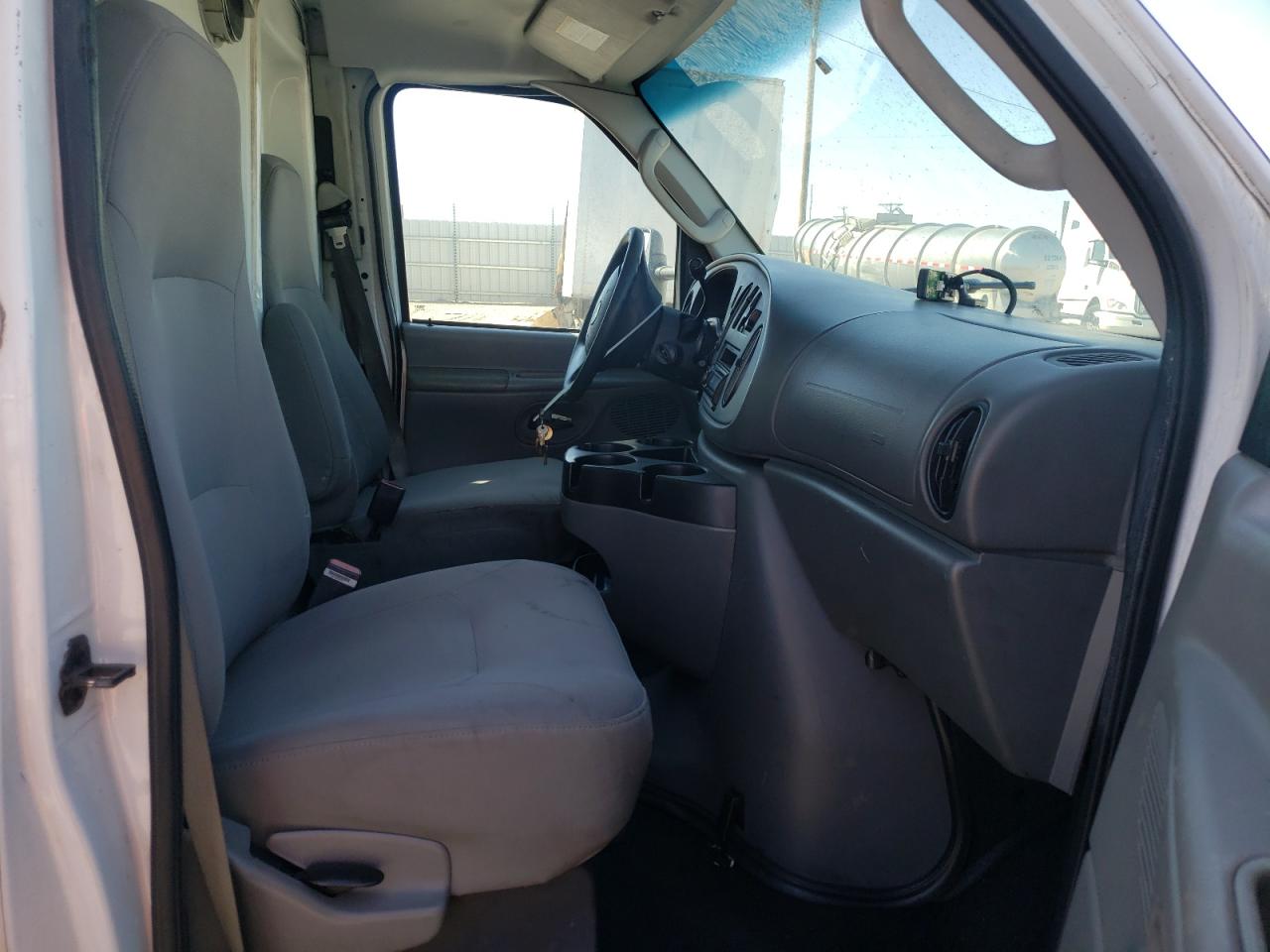 Photo 5 from auction – 2007 FORD ECONOLINE with VIN 1FDXE45S17DB29574