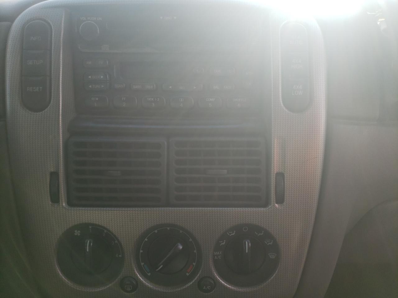Photo 9 from auction – 2005 FORD EXPLORER X with VIN 1FMZU73E45ZA05227