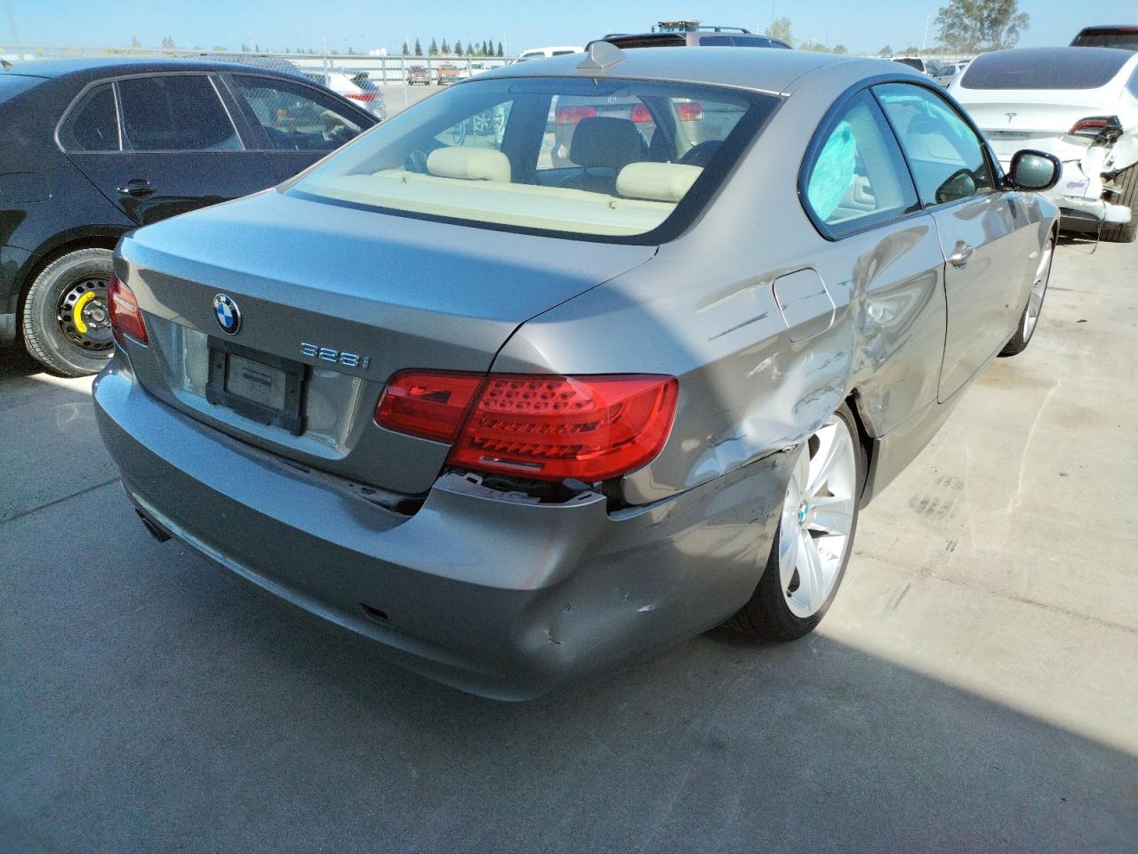Photo 4 from auction – 2011 BMW 328 I with VIN WBAKE3C51BE557716