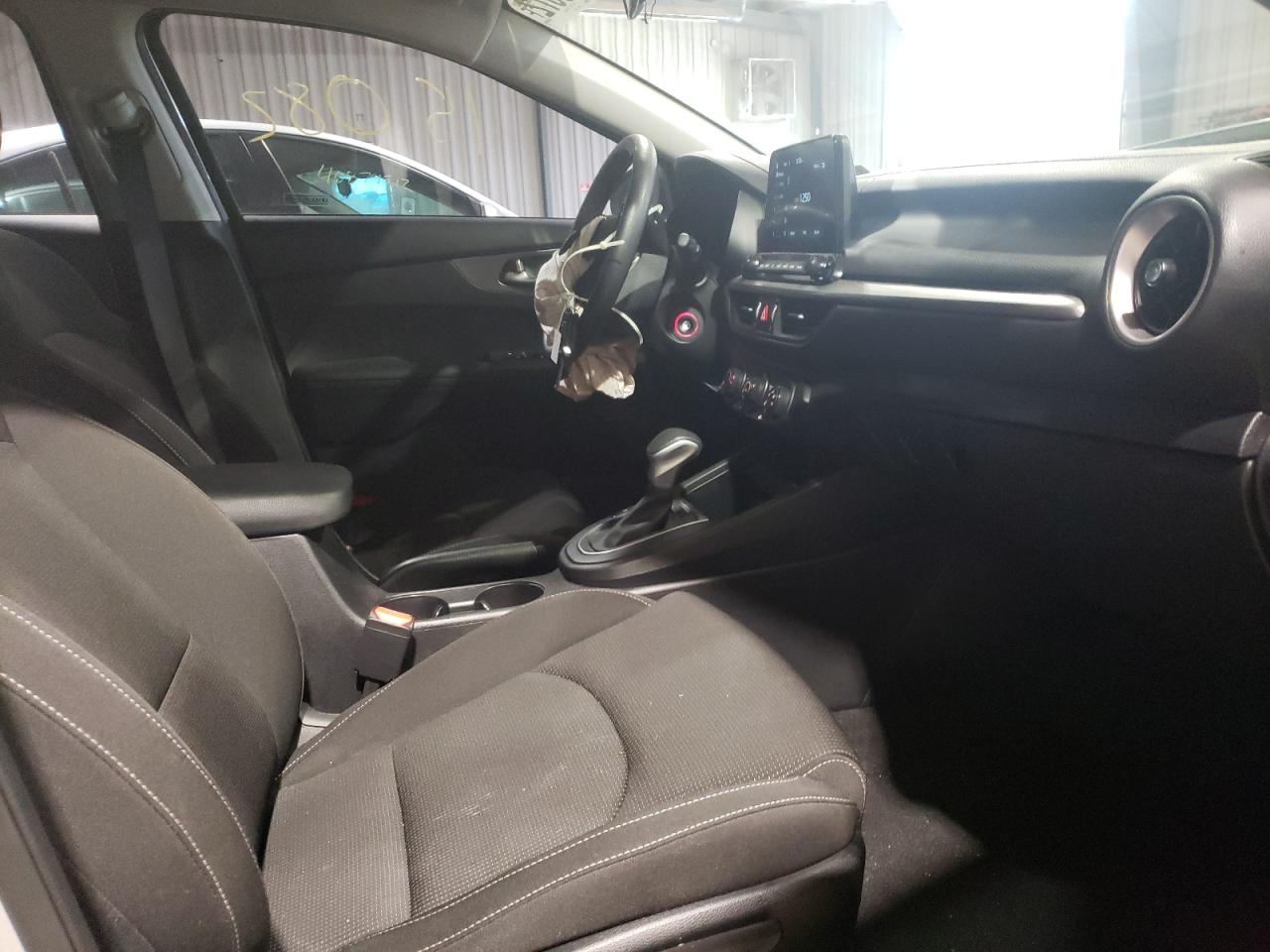 Photo 5 from auction – 2021 KIA FORTE FE with VIN 3KPF24AD2ME356136