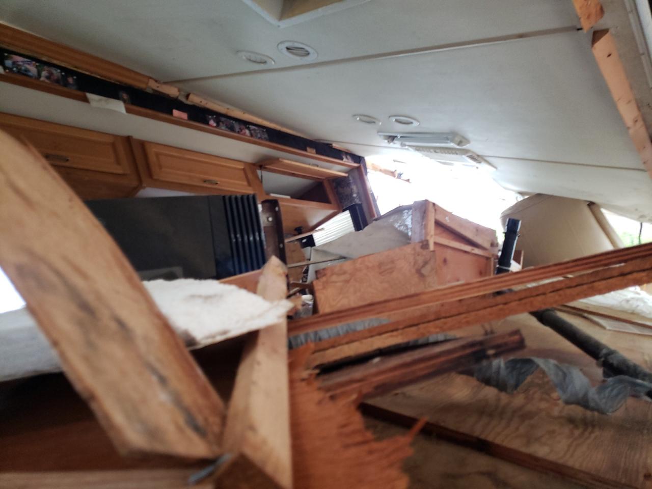 Photo 6 from auction – 2005 FLEETWOOD BOUNDER with VIN 4UZAAHBV84CN26918