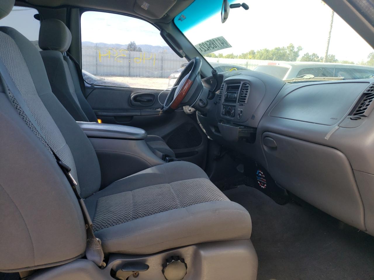 Photo 5 from auction – 2002 FORD F150 with VIN 1FTRX17W42NC08472