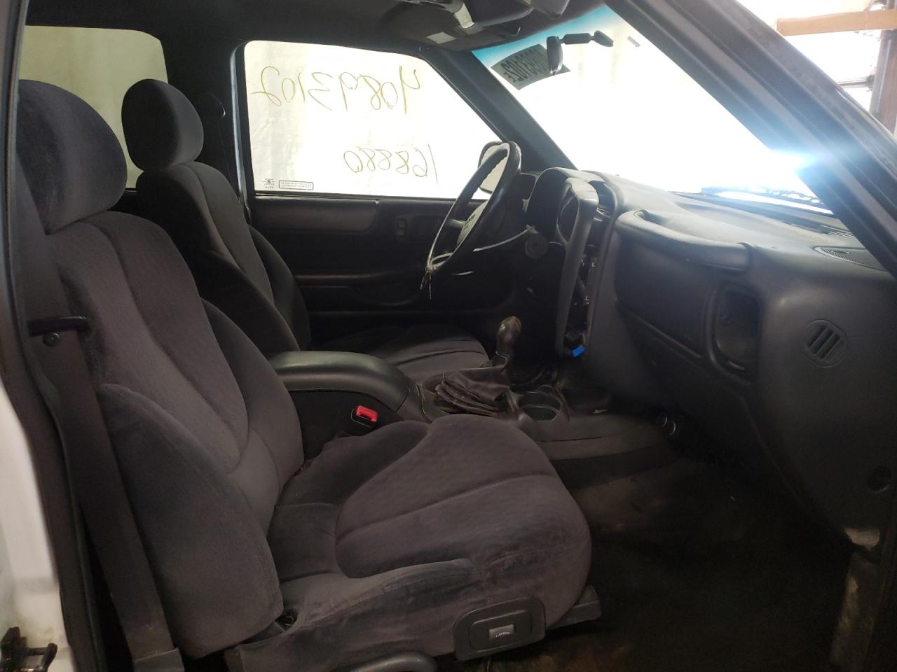 Photo 5 from auction – 2001 GMC JIMMY with VIN 1GKDT13W112135626