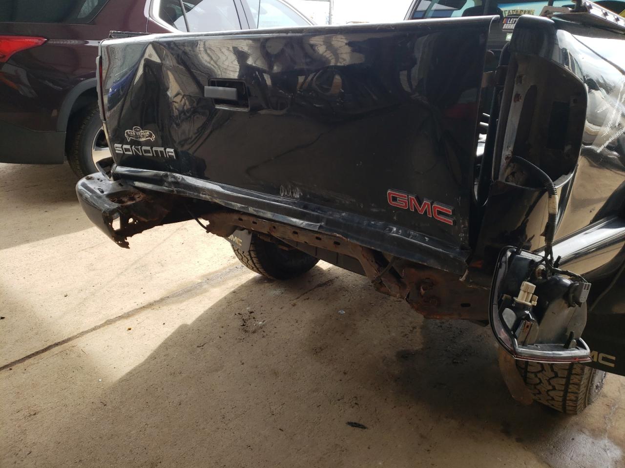 Photo 9 from auction – 2002 GMC SONOMA with VIN 1GTCT19W128154948