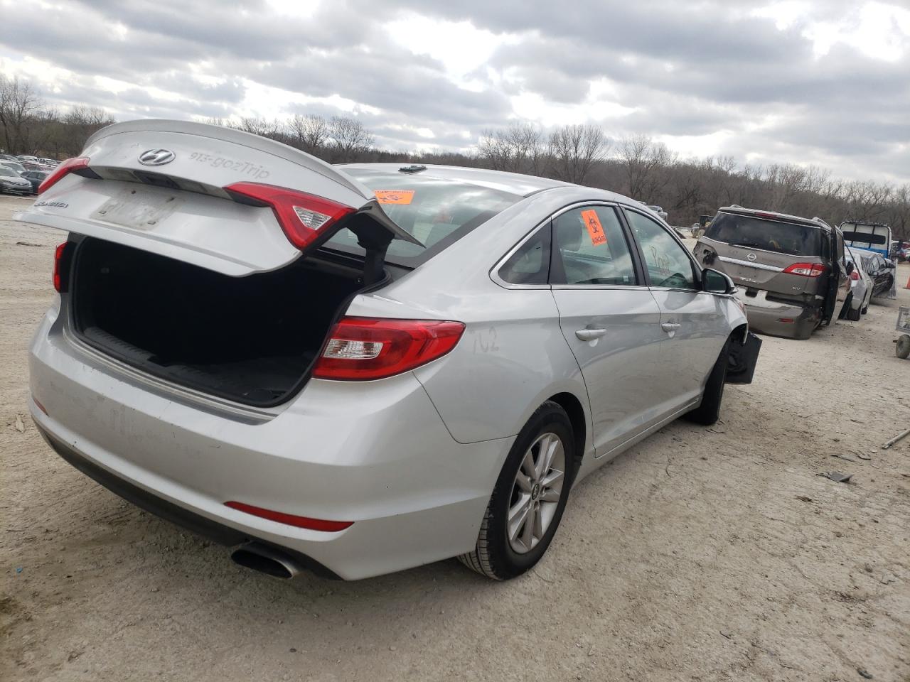 Photo 4 from auction – 2017 HYUNDAI SONATA SE with VIN 5NPE24AF7HH539613