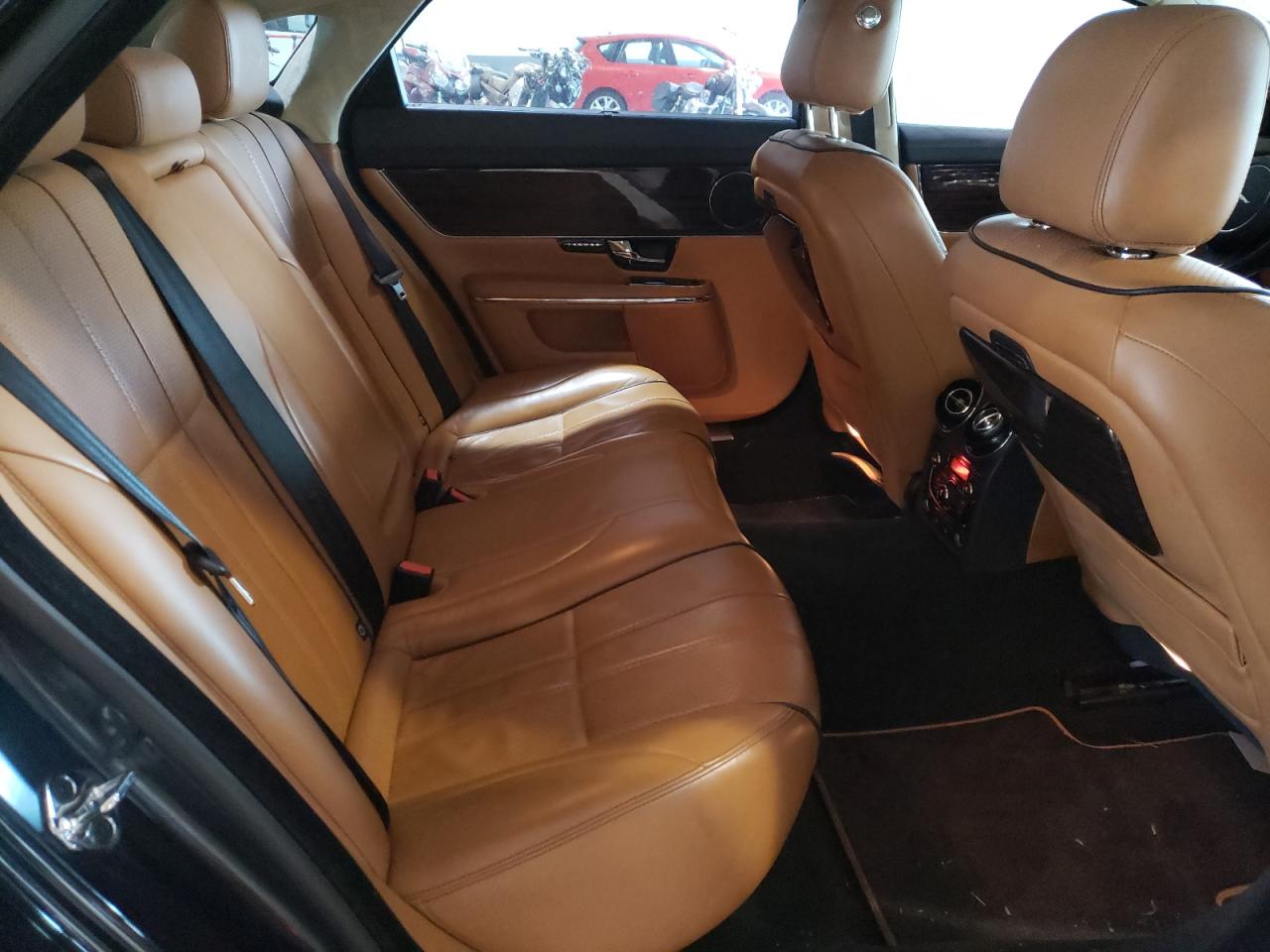 Photo 6 from auction – 2011 JAGUAR XJL with VIN SAJWA2GB3BLV13109