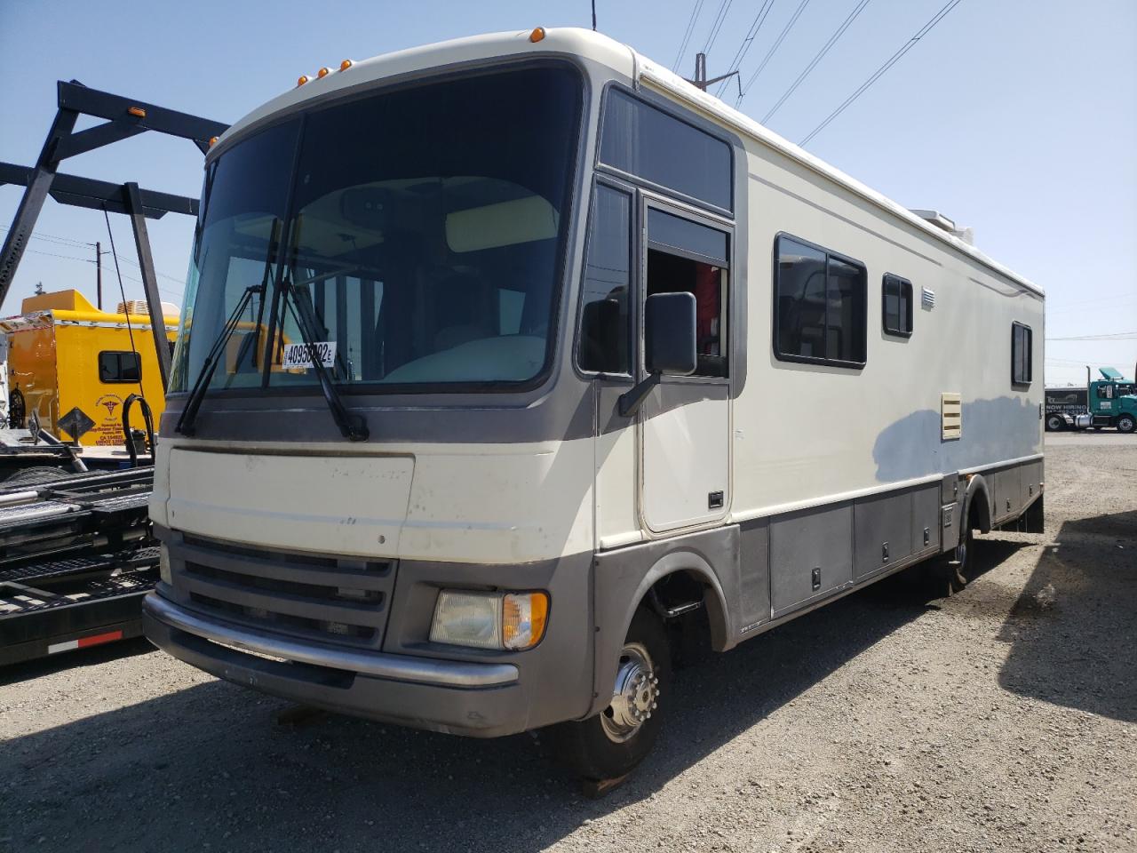 Photo 2 from auction – 1997 FORD FLEETWOOD with VIN 3FCMF53G4VJA07531