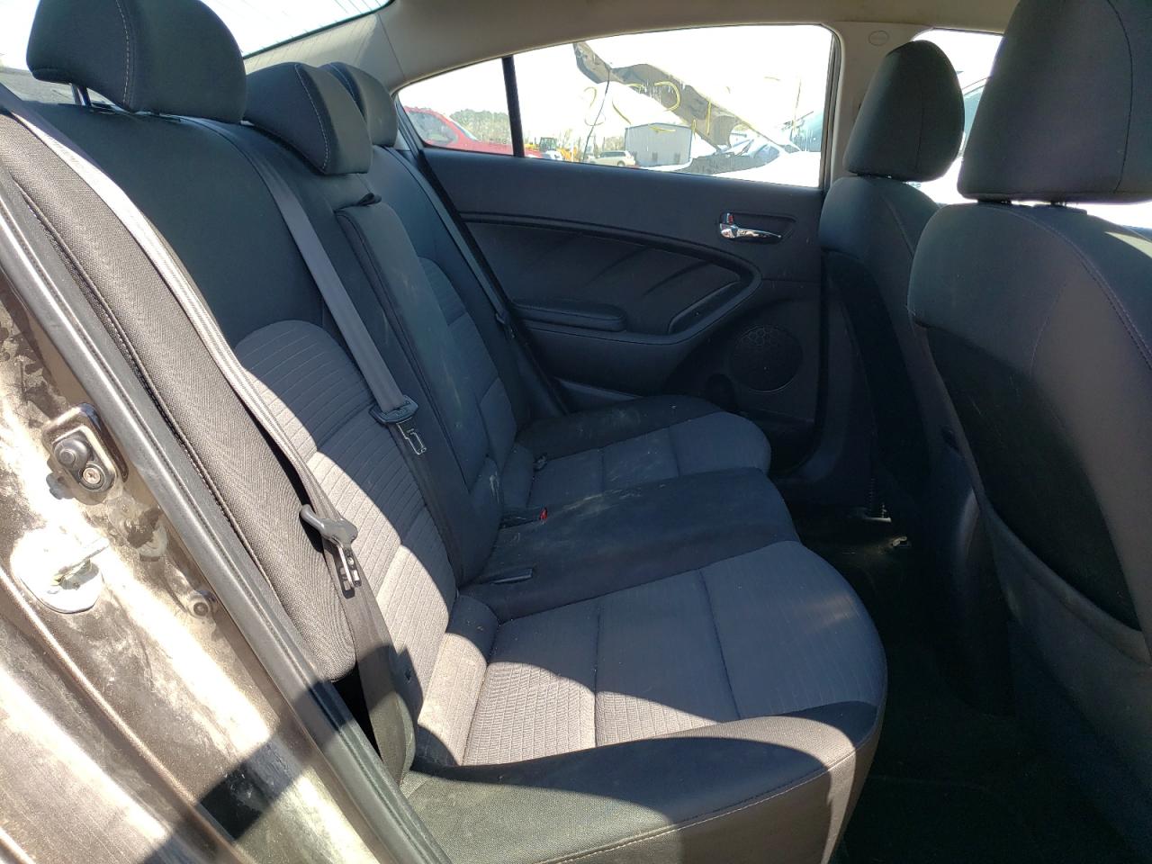 Photo 6 from auction – 2015 KIA FORTE LX with VIN KNAFX4A62F5269254