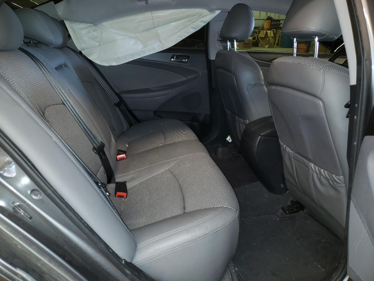 Photo 6 from auction – 2011 HYUNDAI SONATA SE with VIN 5NPEC4AB3BH280040