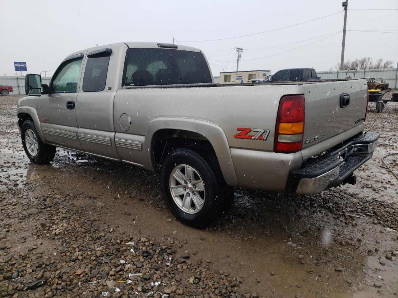Photo 3 from auction – 2000 CHEVROLET SILVERADO with VIN 1GCEK19T3YE204258