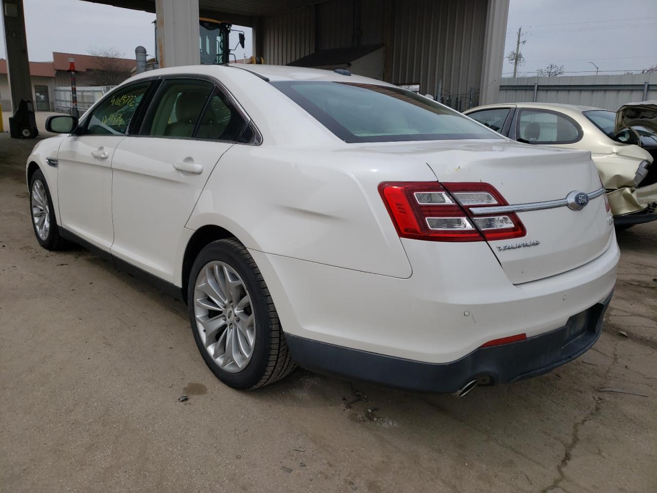 Photo 3 from auction – 2015 FORD TAURUS LIM with VIN 1FAHP2F85FG152210