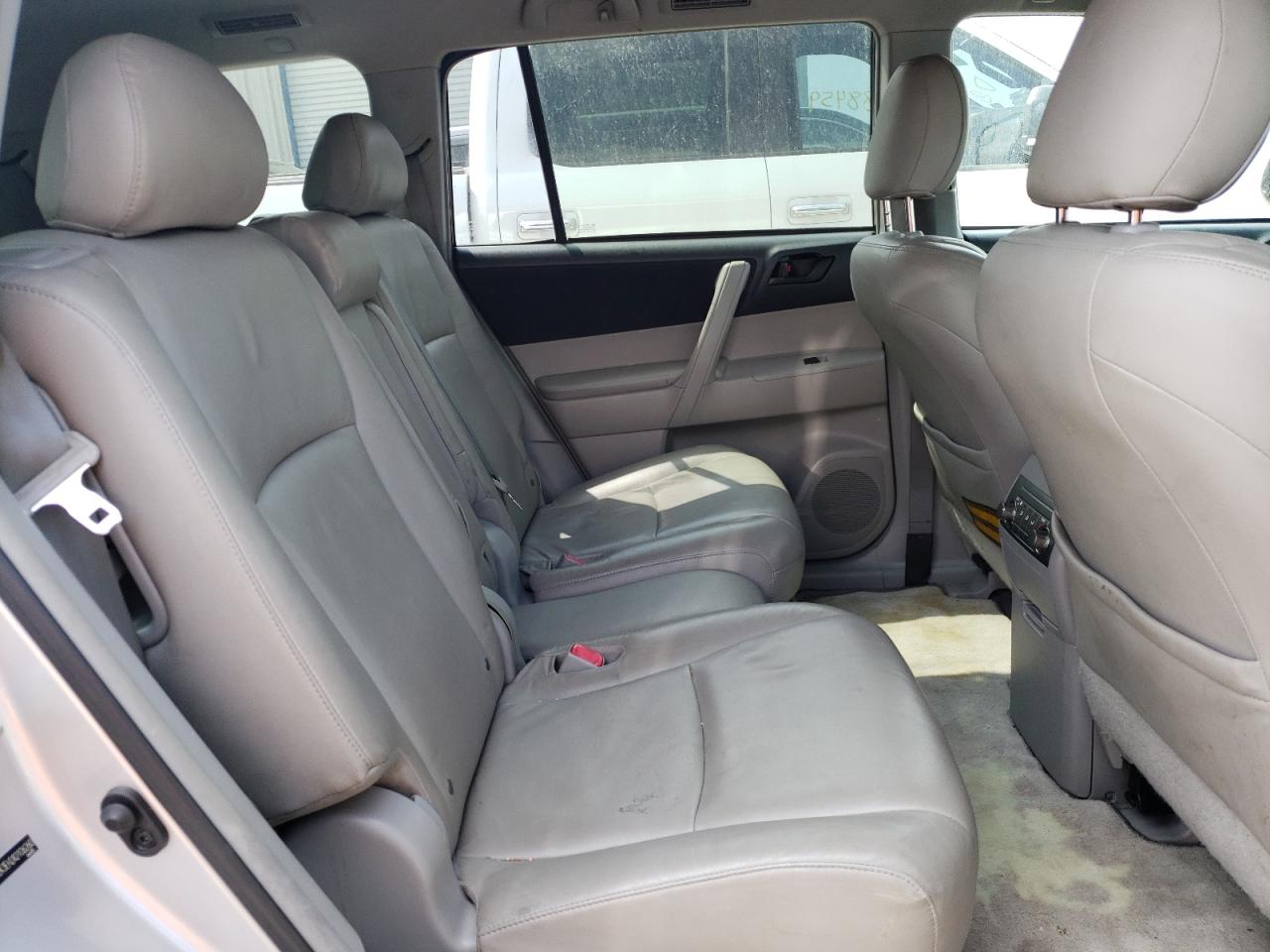 Photo 6 from auction – 2010 TOYOTA HIGHLANDER with VIN JTEZK3EH2A2106260
