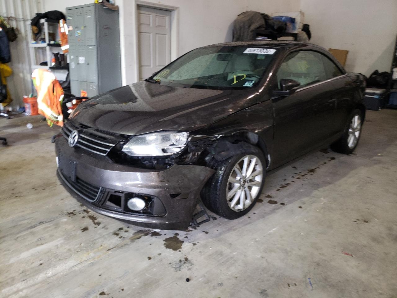Photo 2 from auction – 2015 VOLKSWAGEN EOS KOMFOR with VIN WVWBW8AH3FV001861