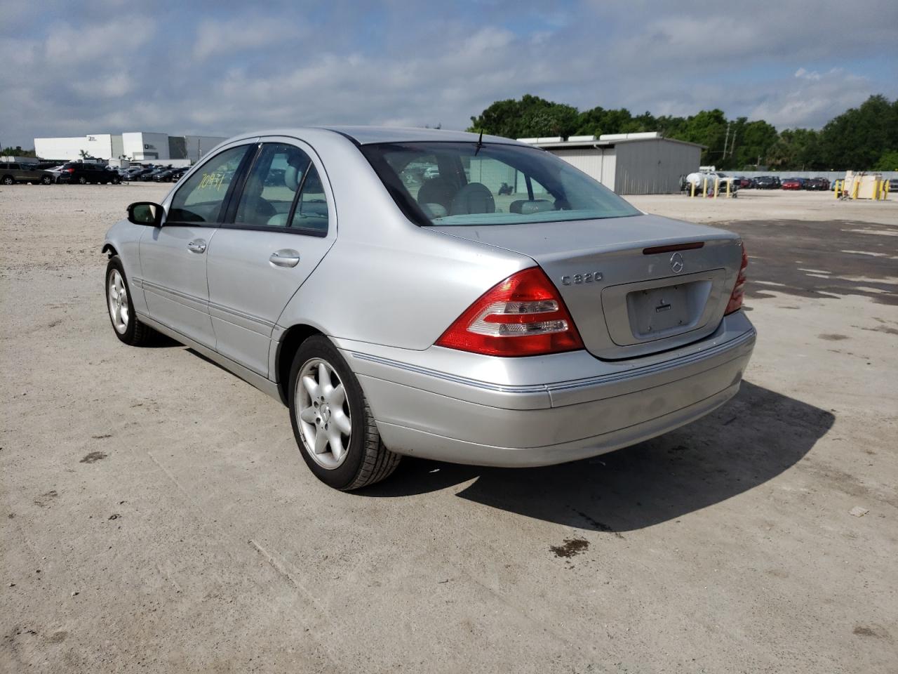 Photo 3 from auction – 2002 MERCEDES-BENZ C 320 with VIN WDBRF64J72F139097