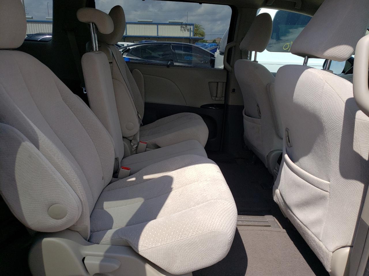 Photo 16 from auction – 2013 TOYOTA SIENNA LE with VIN 5TDKK3DC6DS316904