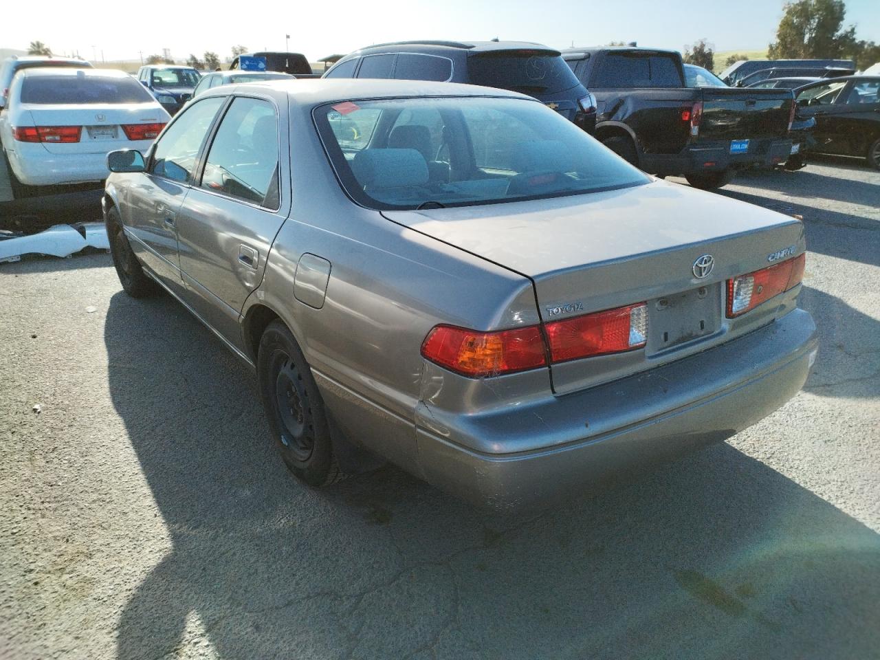 Photo 3 from auction – 2000 TOYOTA CAMRY CE with VIN JT2BG22K8Y0504377
