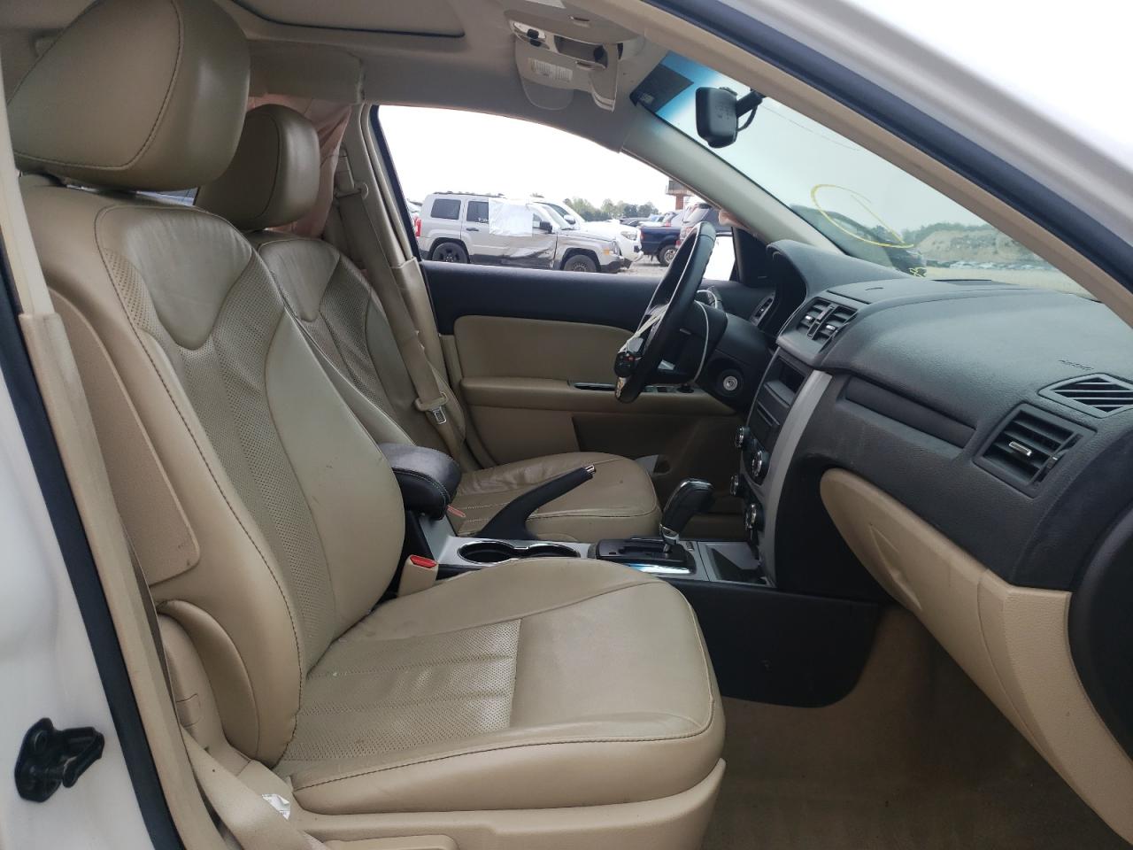 Photo 5 from auction – 2010 MERCURY MILAN PREM with VIN 3MEHM0JG4AR633443