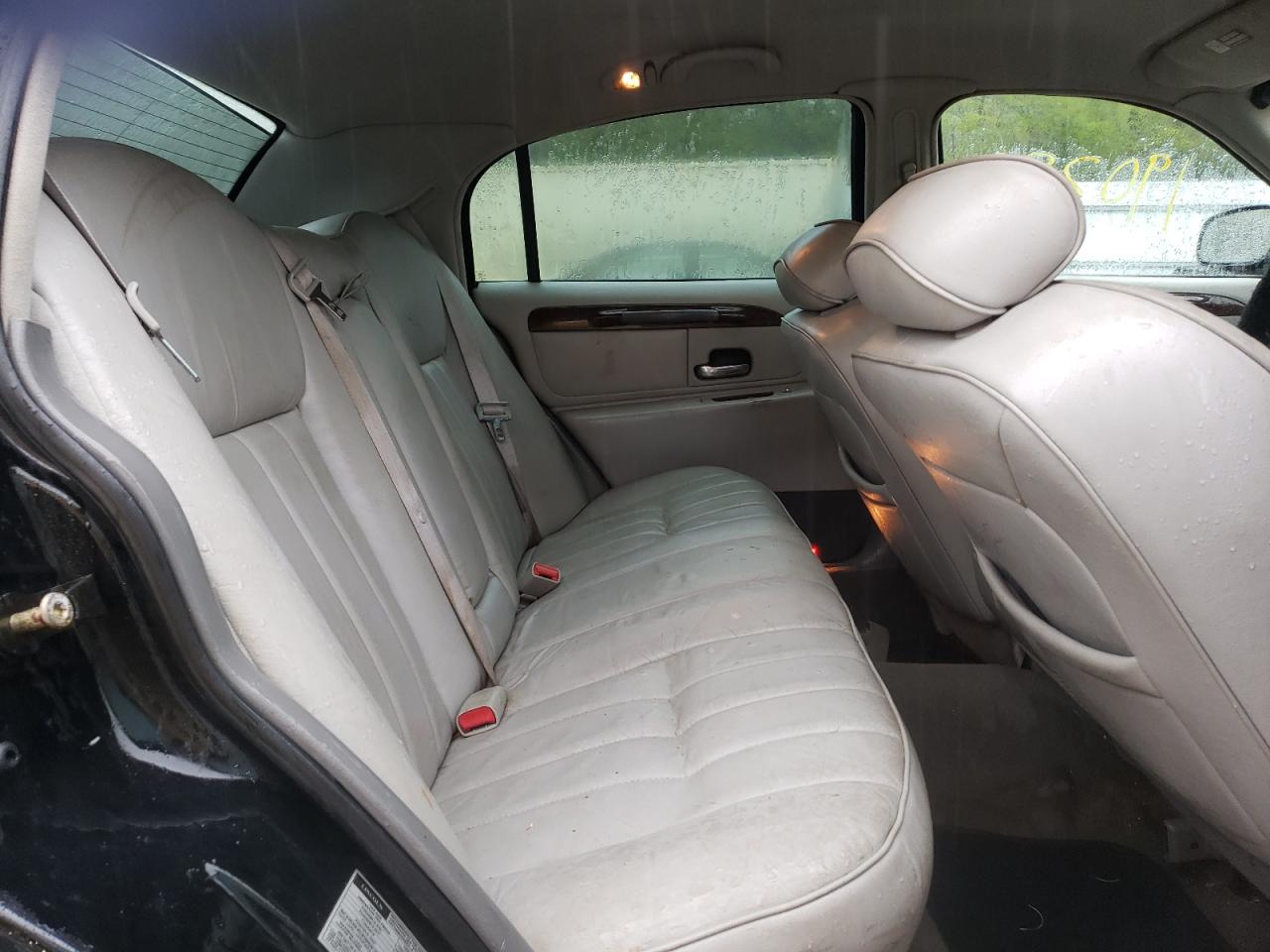 Photo 6 from auction – 1998 LINCOLN TOWN CAR E with VIN 1LNFM81WXWY654803