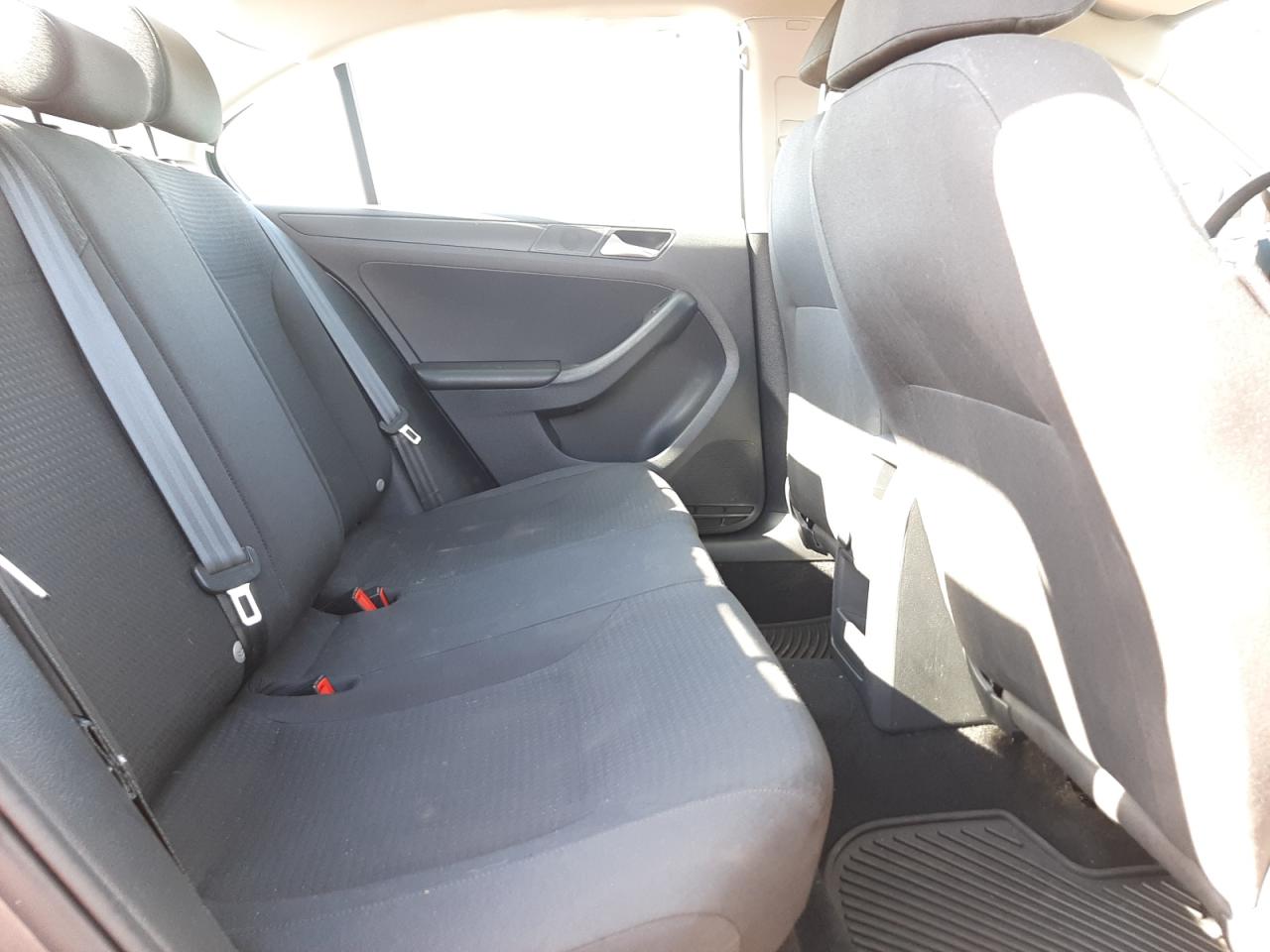 Photo 6 from auction – 2015 VOLKSWAGEN JETTA BASE with VIN 3VW2K7AJ3FM303795
