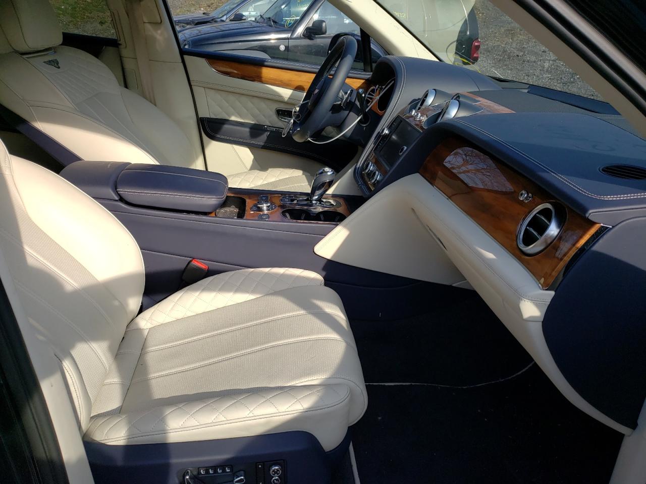 Photo 5 from auction – 2020 BENTLEY BENTAYGA with VIN SJAAJ2ZV2LC027930