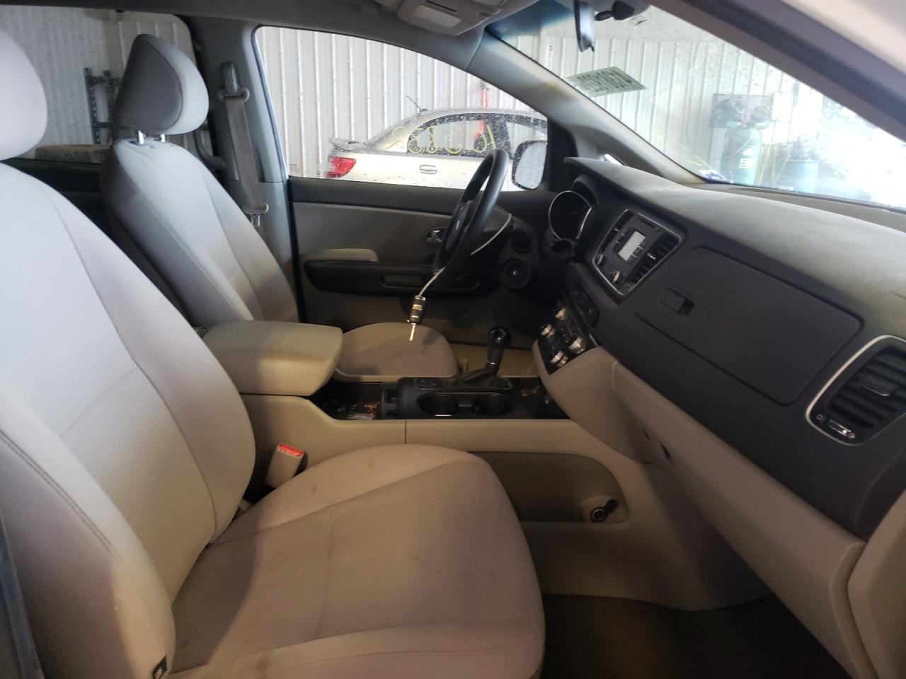 Photo 5 from auction – 2016 KIA SEDONA LX with VIN KNDMB5C11G6163910