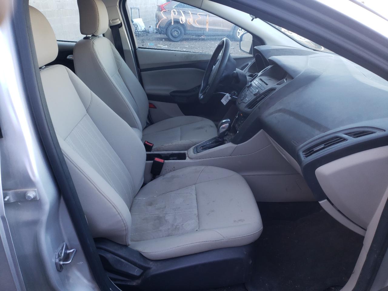 Photo 5 from auction – 2016 FORD FOCUS SE with VIN 1FADP3F2XGL238296
