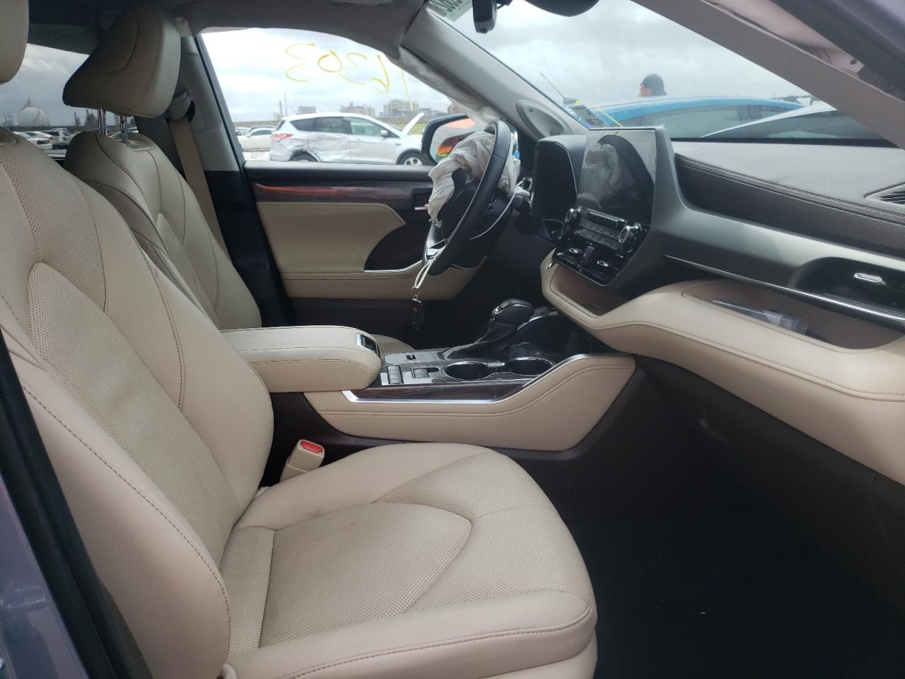 Photo 5 from auction – 2021 TOYOTA HIGHLANDER with VIN 5TDYZRAH6MS045738
