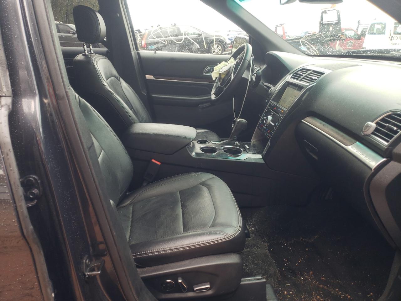 Photo 5 from auction – 2017 FORD EXPLORER L with VIN 1FM5K7F83HGB49331
