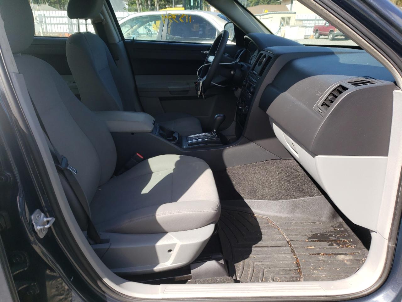 Photo 5 from auction – 2007 CHRYSLER 300 with VIN 2C3KA43R57H855195