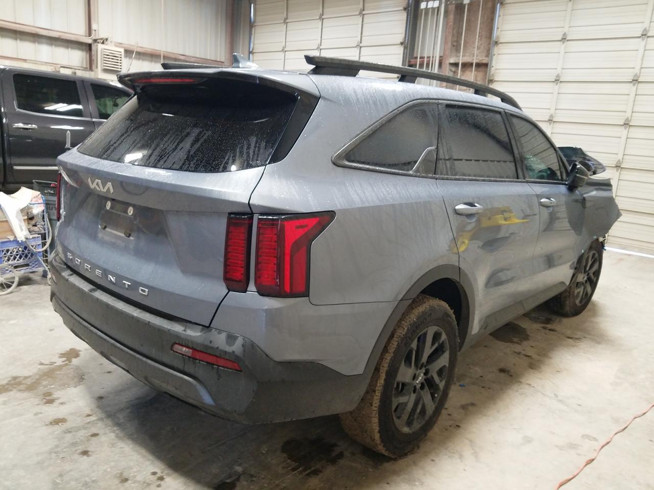 Photo 4 from auction – 2022 KIA SORENTO S with VIN 5XYRLDLC0NG077934