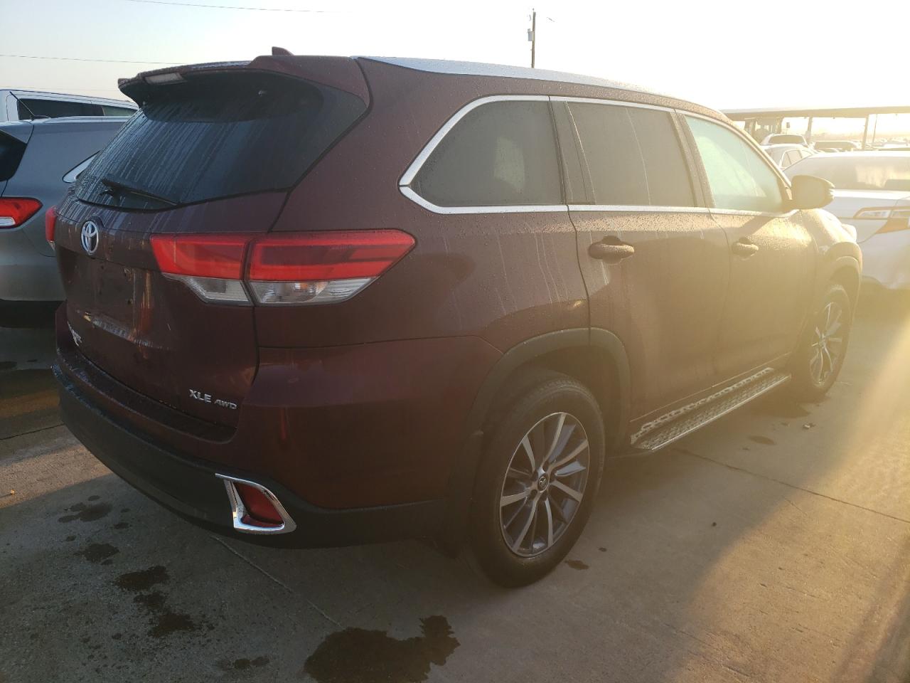 Photo 4 from auction – 2018 TOYOTA HIGHLANDER with VIN 5TDJZRFH7JS488728
