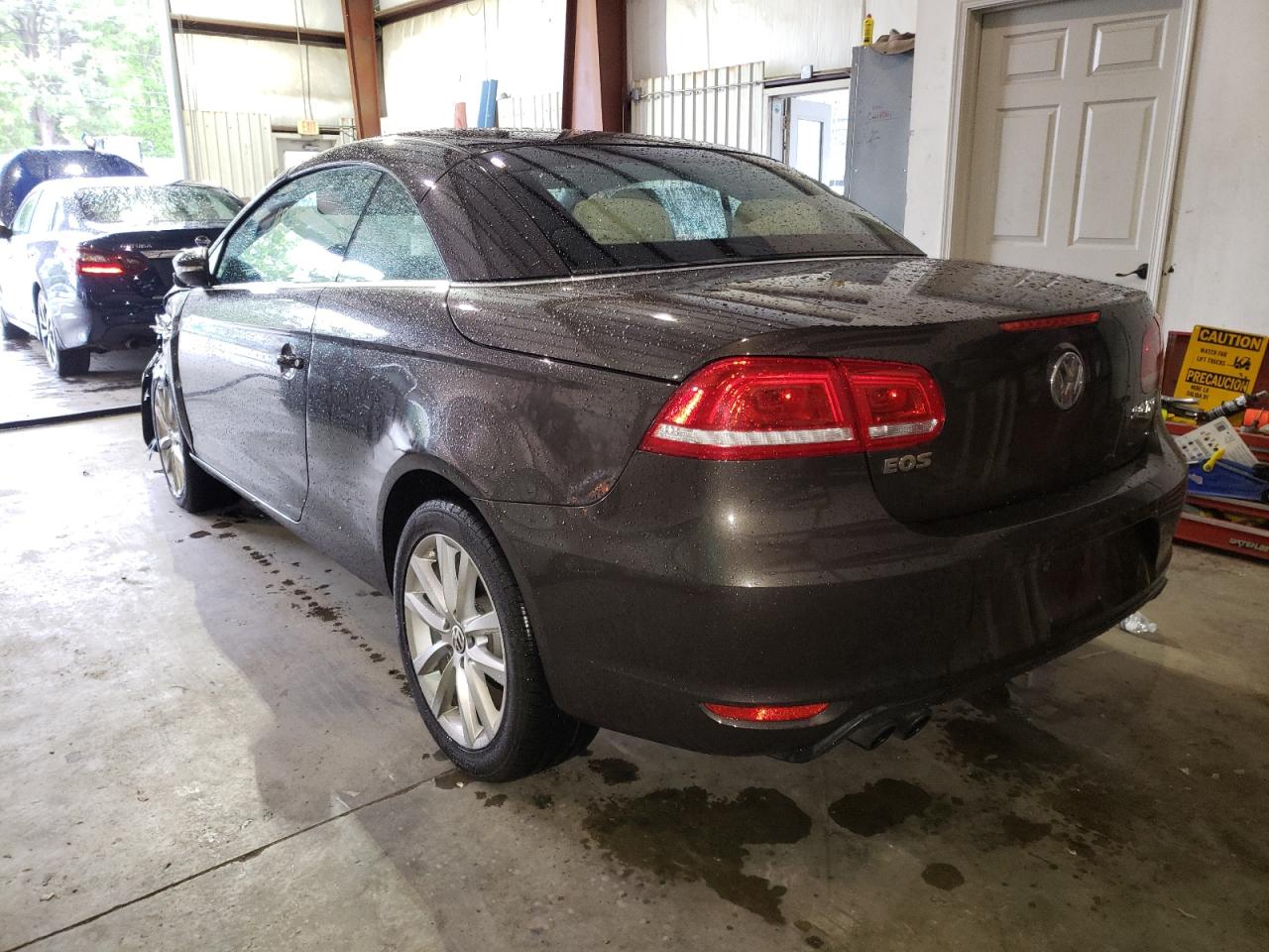 Photo 3 from auction – 2015 VOLKSWAGEN EOS KOMFOR with VIN WVWBW8AH3FV001861