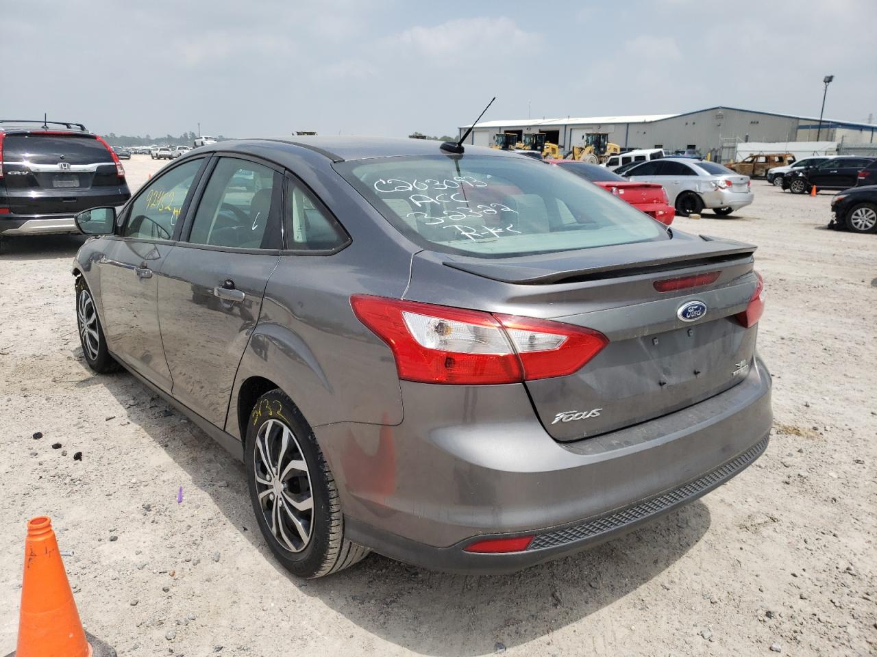 Photo 3 from auction – 2013 FORD FOCUS SE with VIN 1FADP3F21DL363859