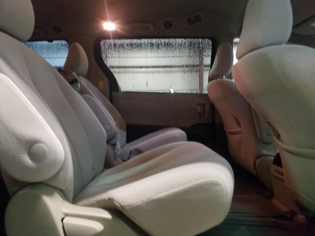 Photo 6 from auction – 2014 TOYOTA SIENNA LE with VIN 5TDKK3DC8ES450847
