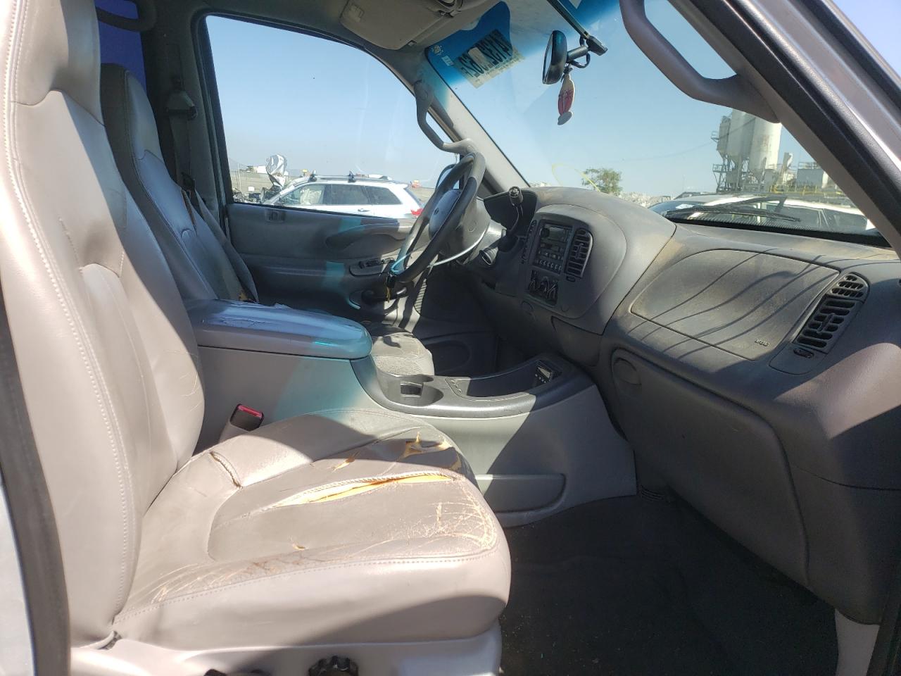 Photo 5 from auction – 2000 FORD EXPEDITION with VIN 1FMRU156XYLC04261