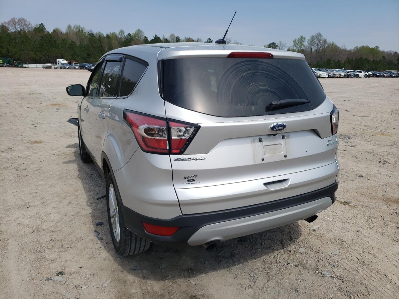 Photo 3 from auction – 2017 FORD ESCAPE SE with VIN 1FMCU0GD0HUC31121