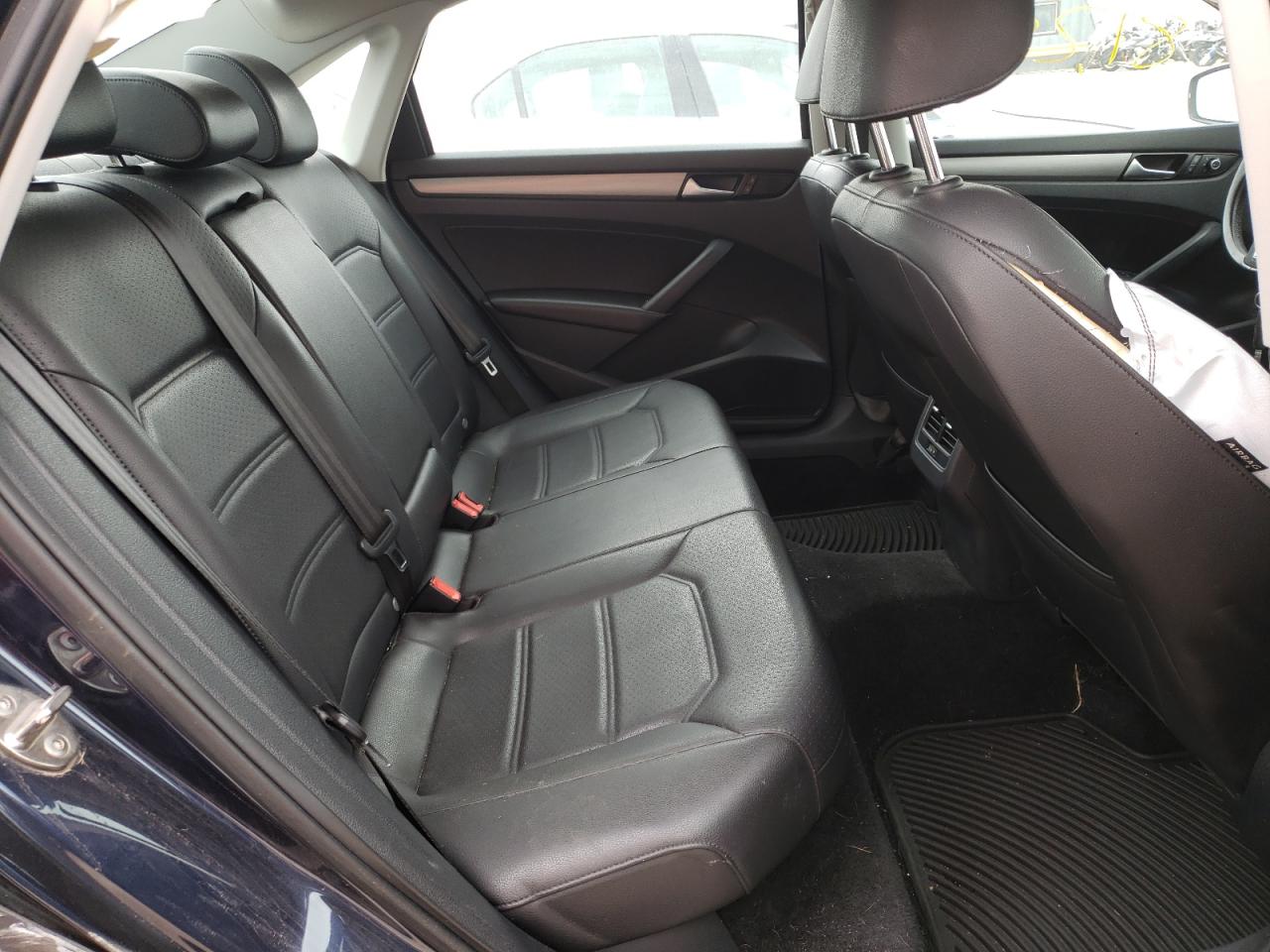 Photo 6 from auction – 2015 VOLKSWAGEN PASSAT SE with VIN 1VWBV7A31FC066833